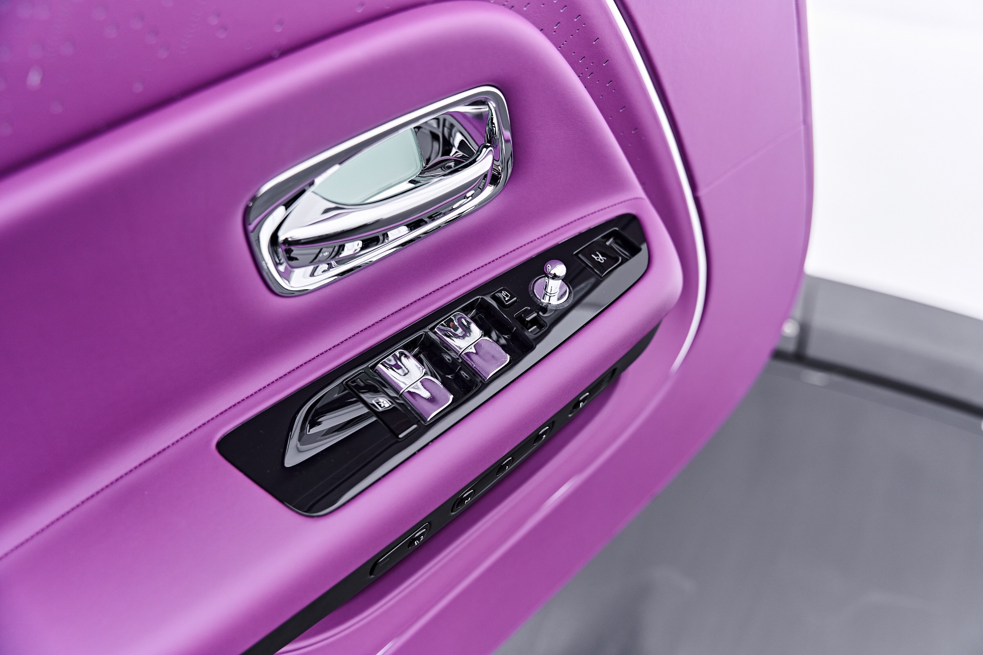 2025 Rolls-Royce Spectre Black Badge - Photo 55