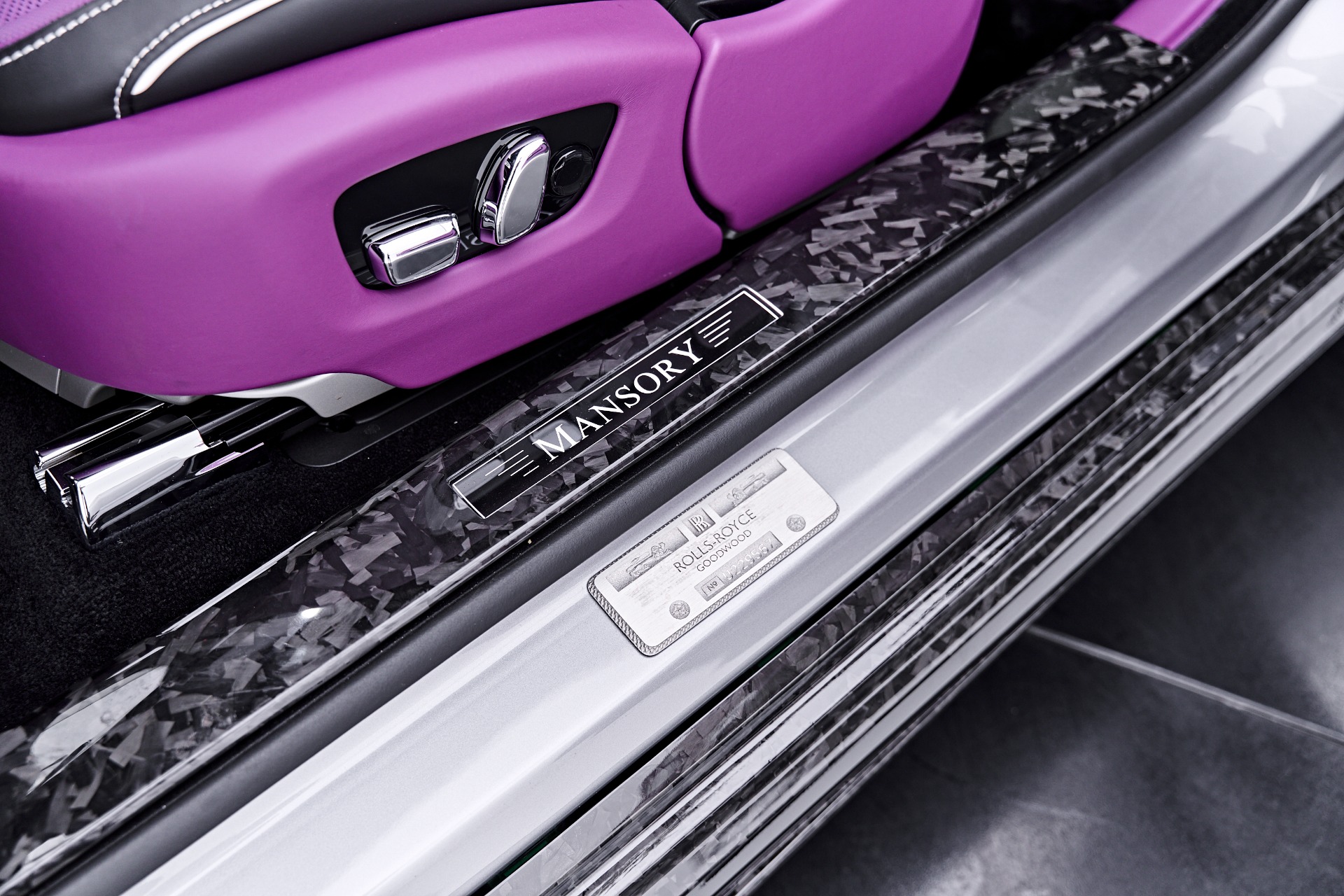 2025 Rolls-Royce Spectre Black Badge - Photo 59