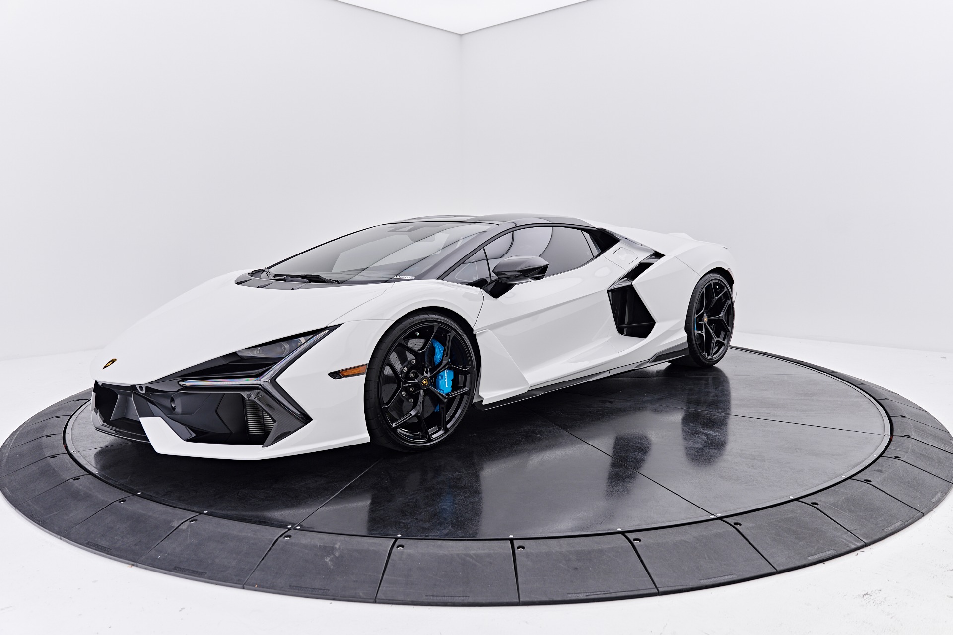 2025 Lamborghini Revuelto