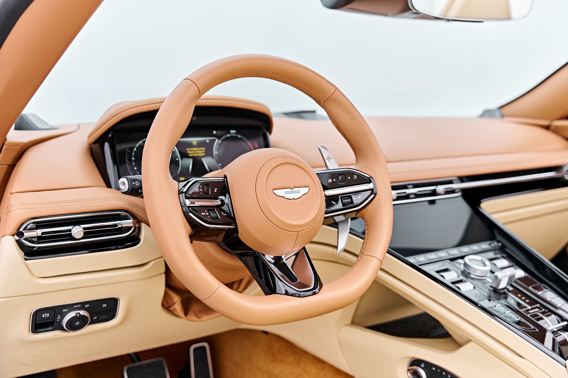 2025 Aston Martin DB12 Volante